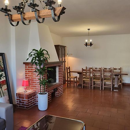 Appartamento Con Camino In Centro Storico Bevagna Luaran gambar