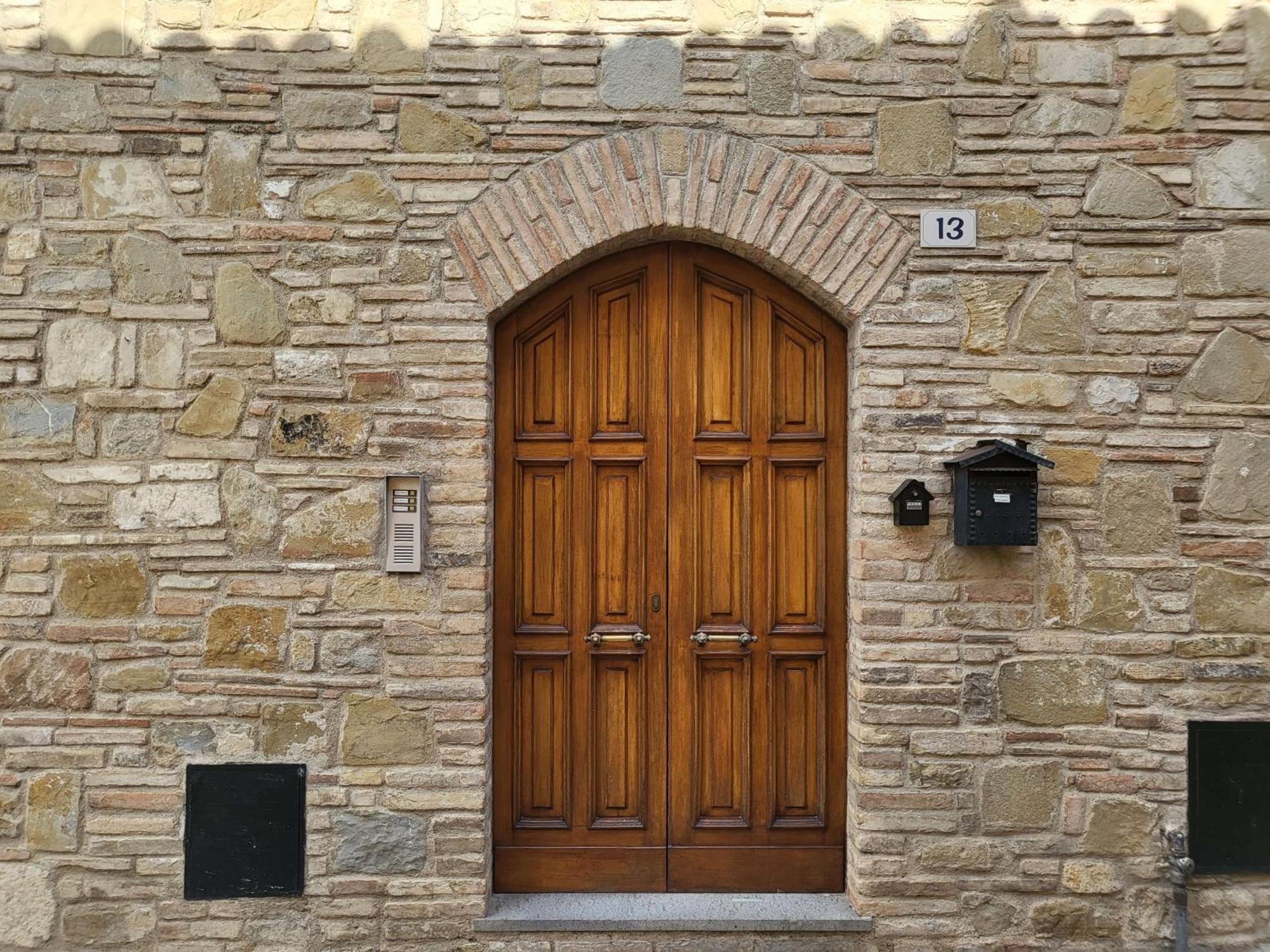 Appartamento Con Camino In Centro Storico Bevagna Luaran gambar